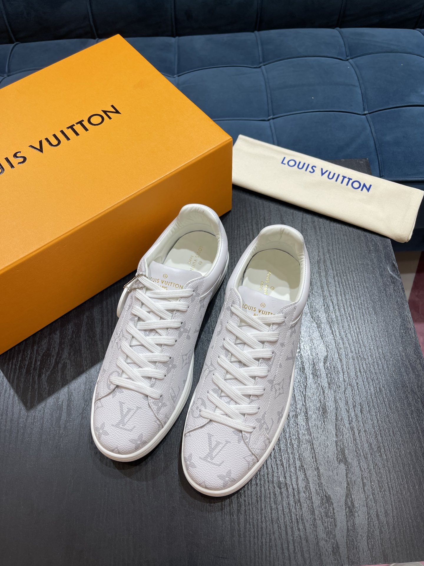 L0vis Vuittion LV Runner Tatic Sneaker White For Men LV 1A8UZ4
