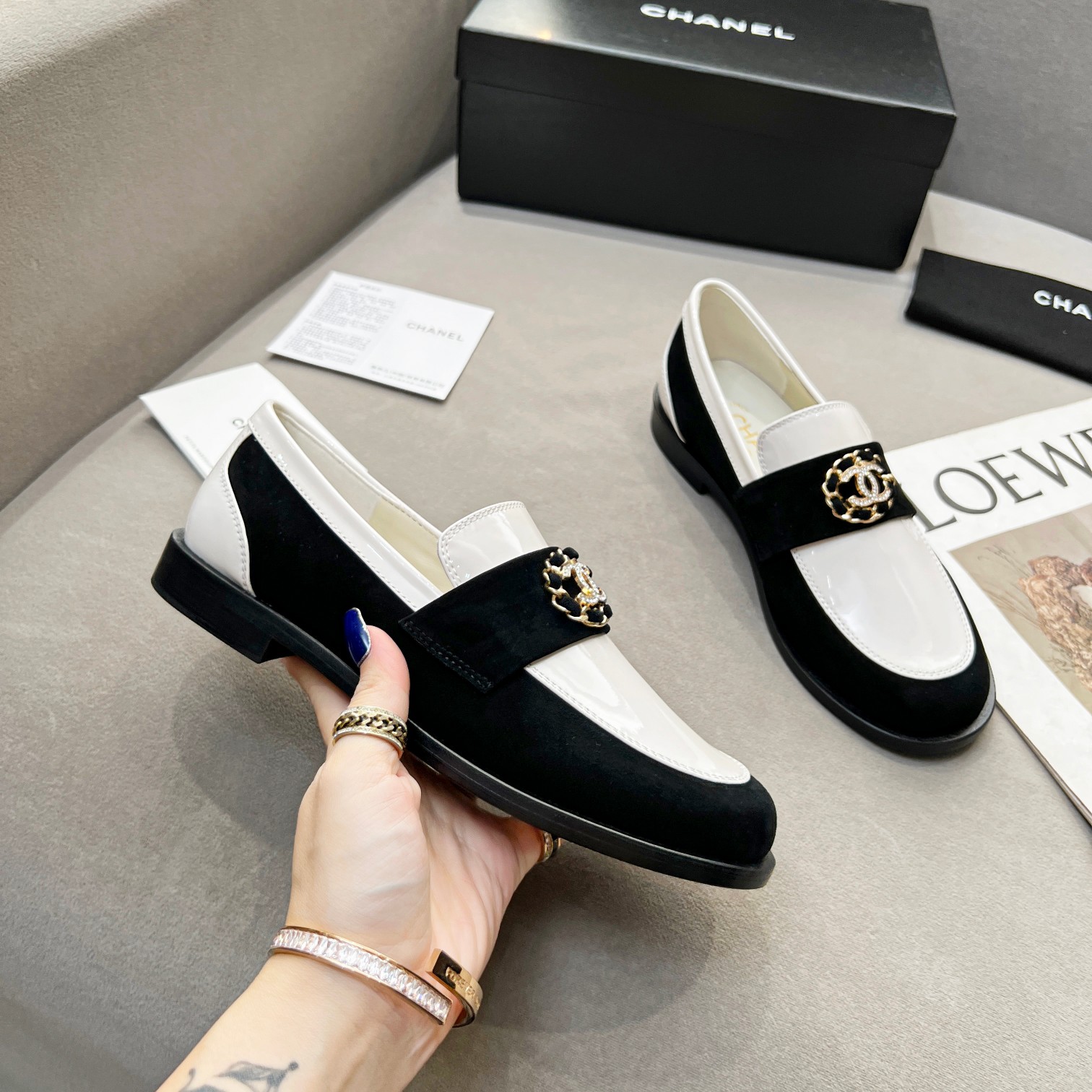 Ch**el Women’s Loafers White And Black For Women G39606 Y56272 K5106