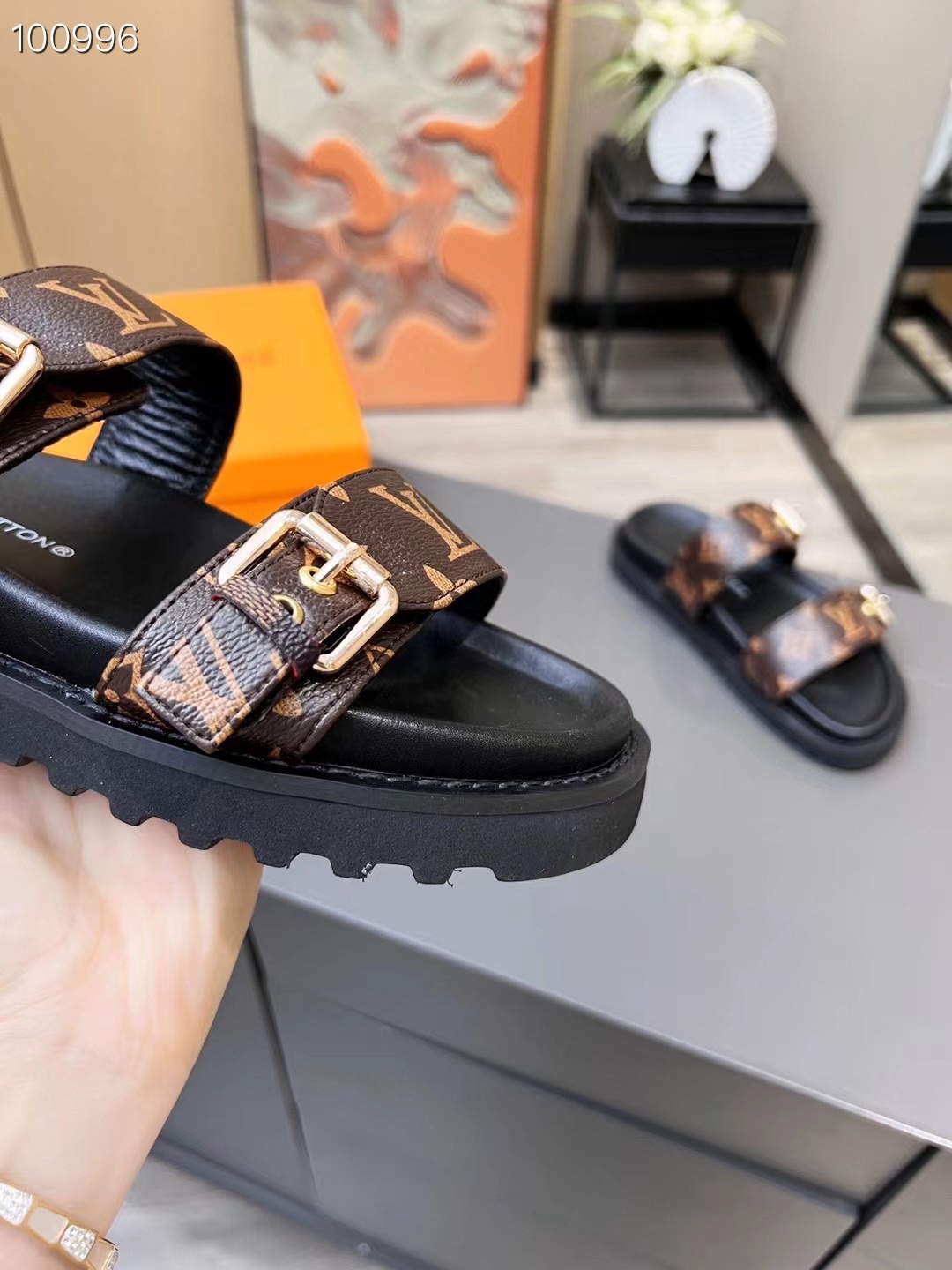 L0vis Vvtt0n Women’s Bom Dia Flat Mule Brown For Women LV 1A3R5O