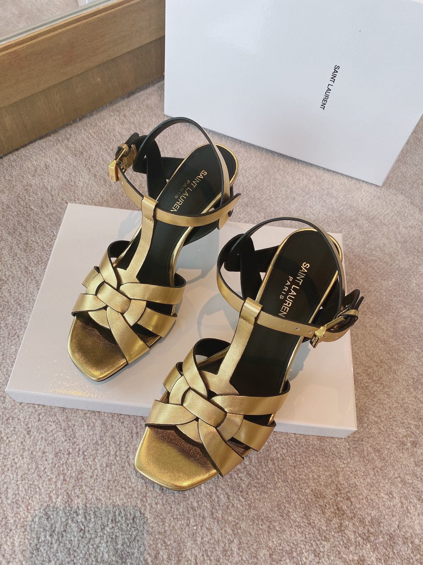Sa1nt Lau*nt Women’s Tribute Sandals Gold For Women Y51