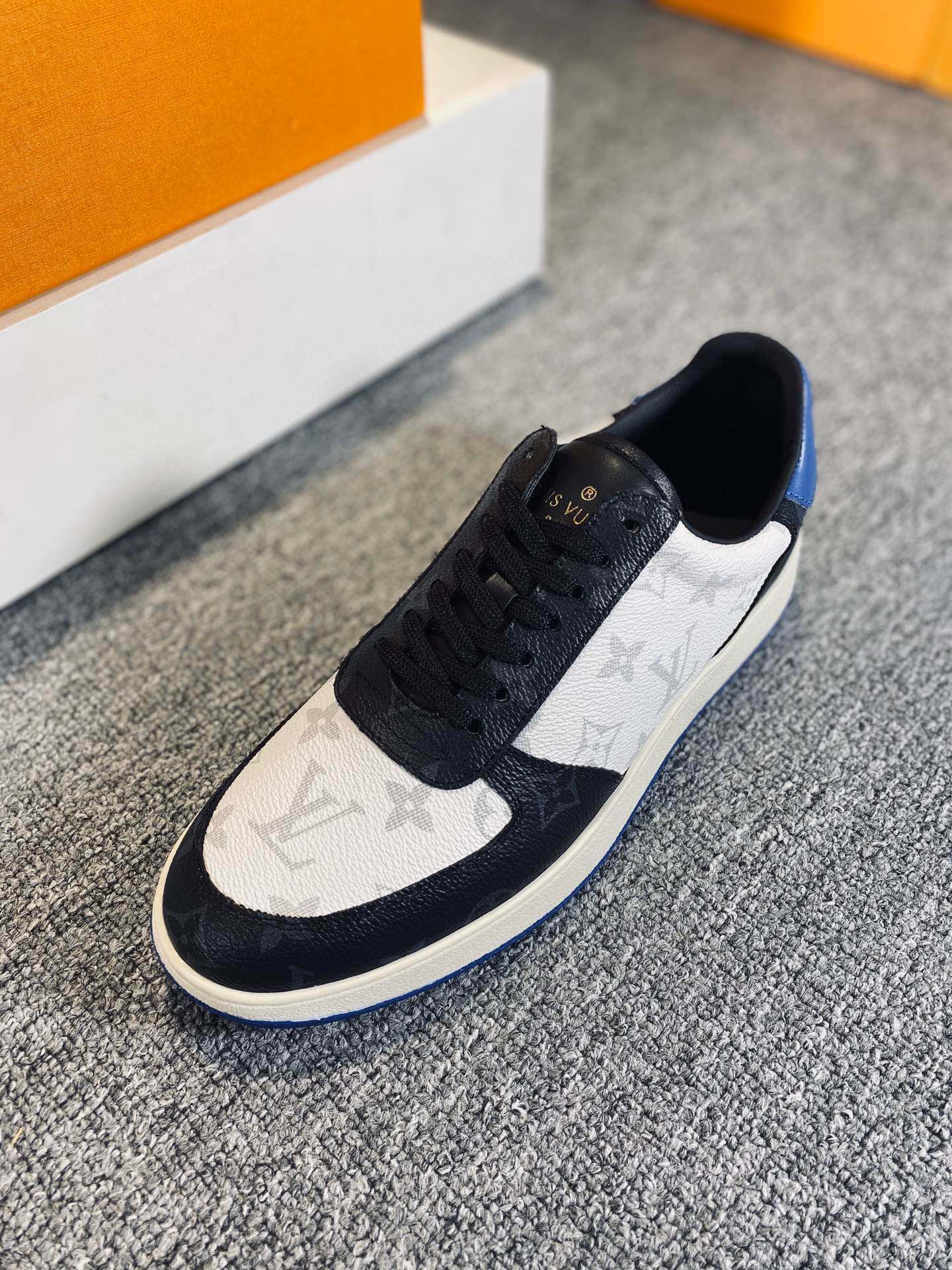 L0vis Vvtt0n Rivoli Sneaker Black And White For Men LV