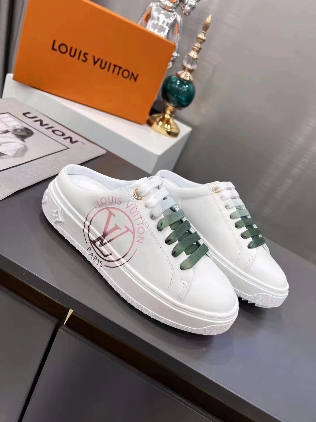L0vis Vvtt0n Women’s Time Out Open-Back Sneaker Green For Women LV 1AA1CZ