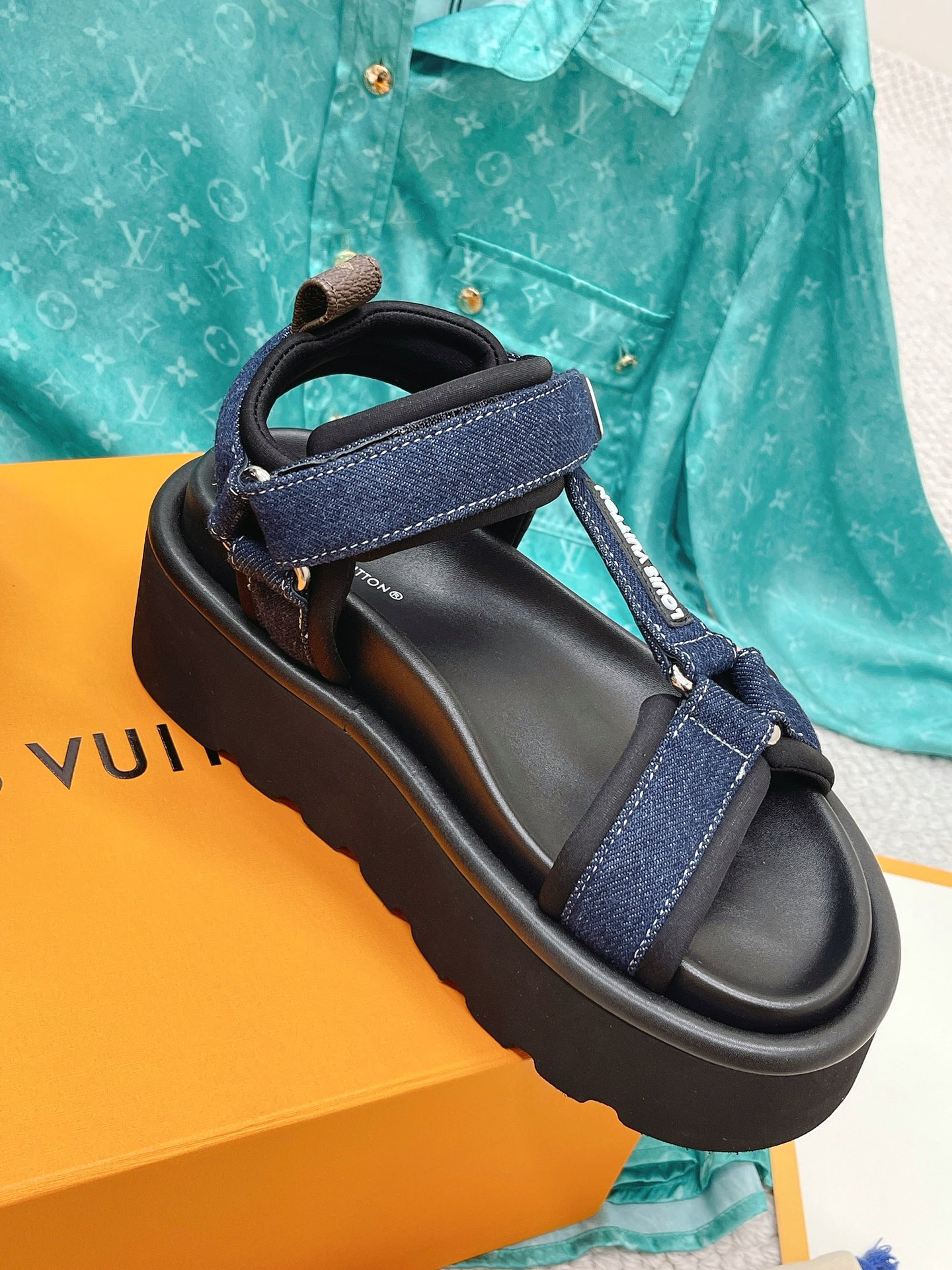 L0vis Vvtt0n Women’s Pool Pillow Flatform Comfort Sandal Blue For Women LV 1AACHL