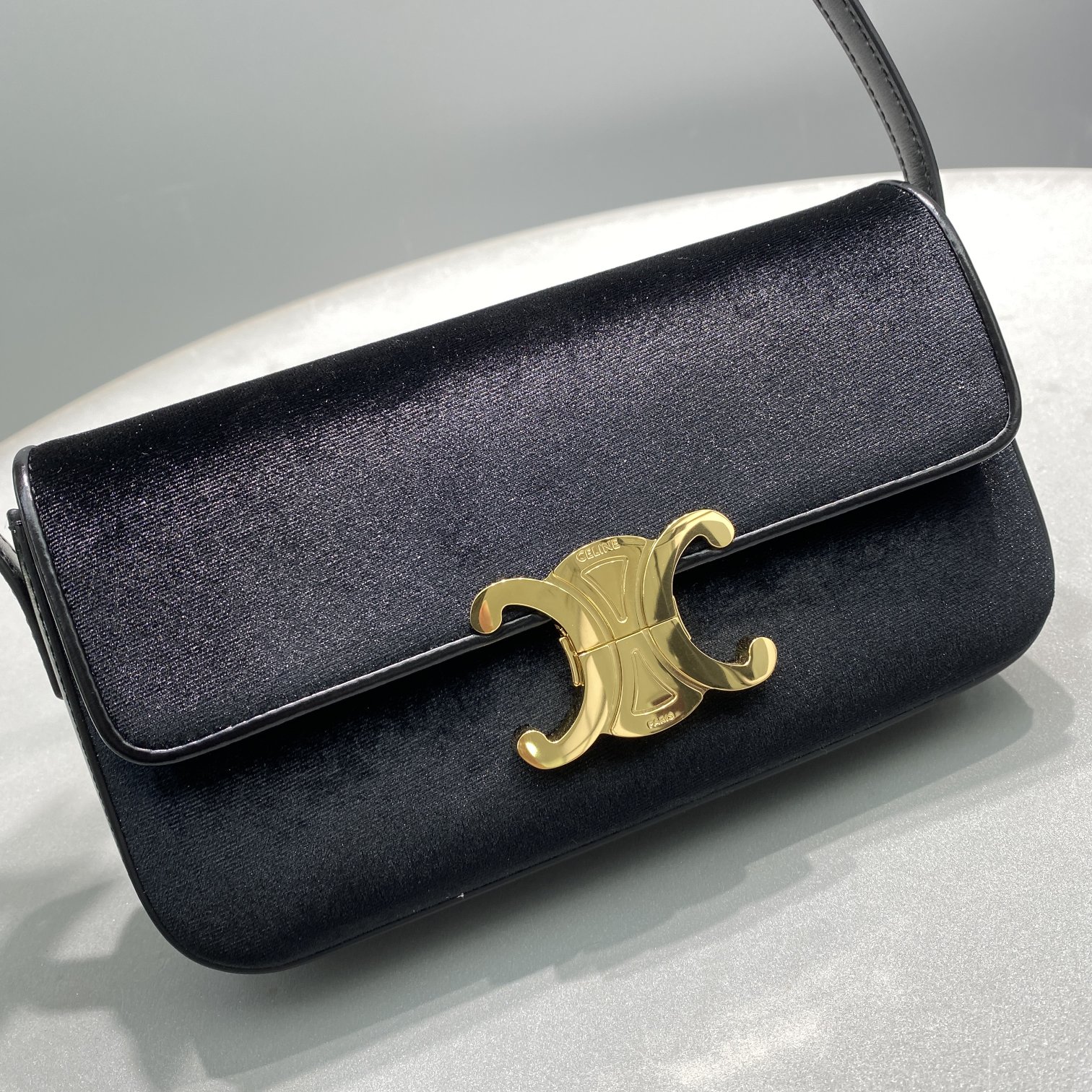 Ce1i*e Triomphe Shoulder Bag Black For Women 8in/20cm