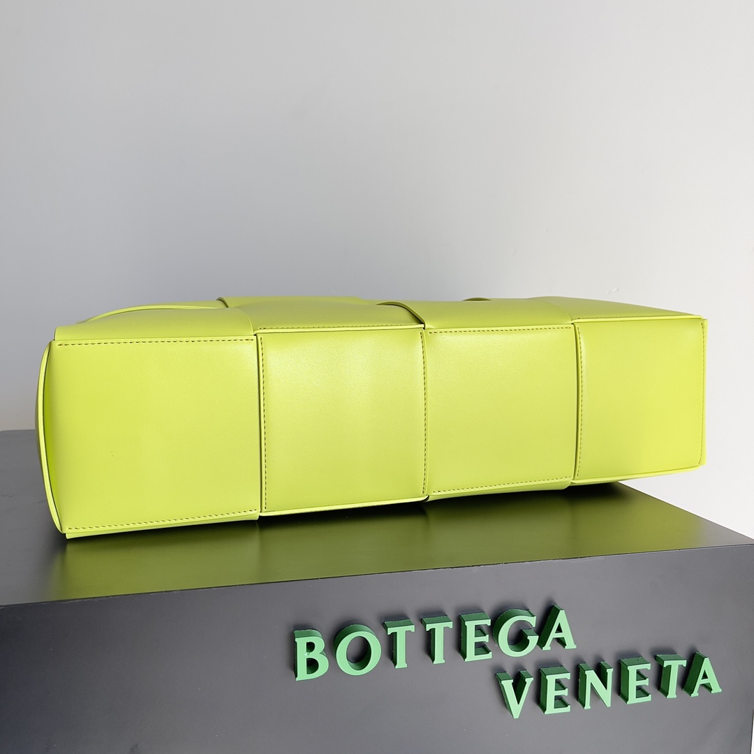B0tt*ga Ven*ta Large Arco Tote Bag Yellow, For Women, Women’s Bags 18.1in/46cm