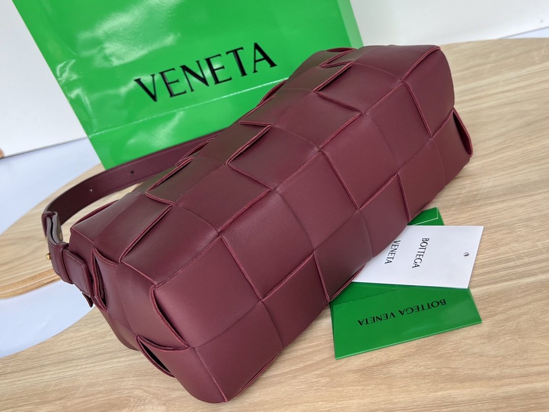 B0tt*ga Ven*ta Brick Cassette Red, For Women, Women’s Bags 11in/28cm