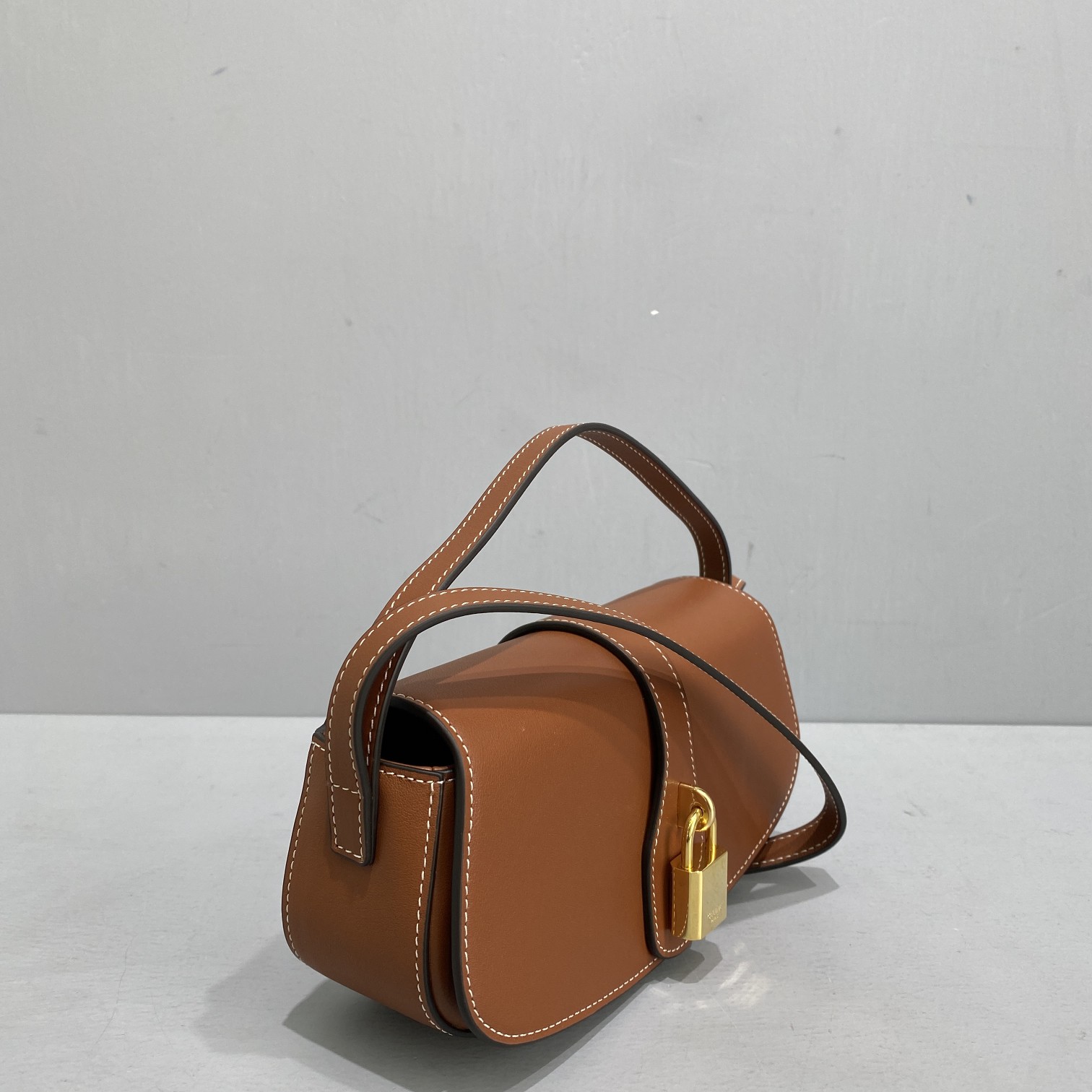 Ce1i*e Clutch On Strap Brown For Women 7in/18cm 10I593DQ1.04LU
