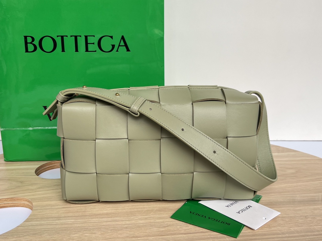 B0tt*ga Ven*ta Brick Cassette Beige, For Women, Women’s Bags 11in/28cm