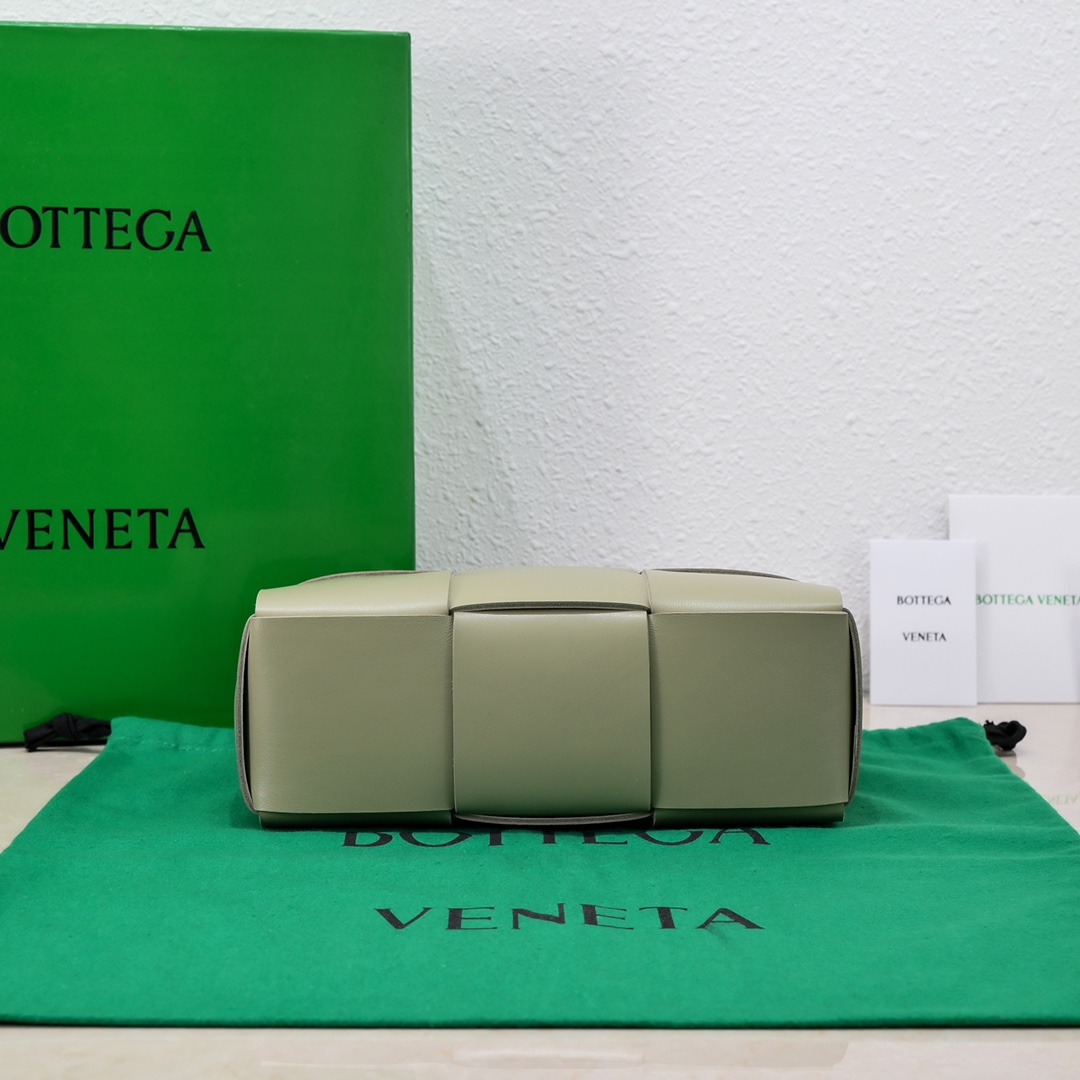 B0tt*ga Ven*ta Mini Arco Tote Bag Green, For Women, Women’s Bags 9.8in/25cm