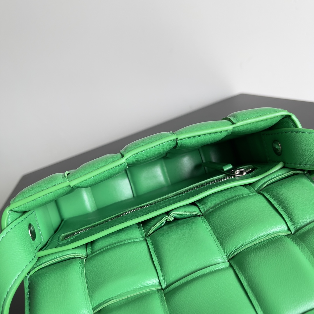 B0tt*ga Ven*ta Small Padded Cassette Green , For Women, Women’s Bags 7.5in/19cm