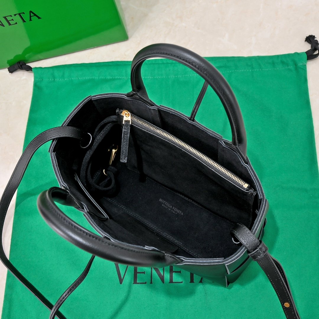 B0tt*ga Ven*ta Mini Arco Tote Bag Black, For Women, Women’s Bags 9.8in/25cm 709337VCP118425