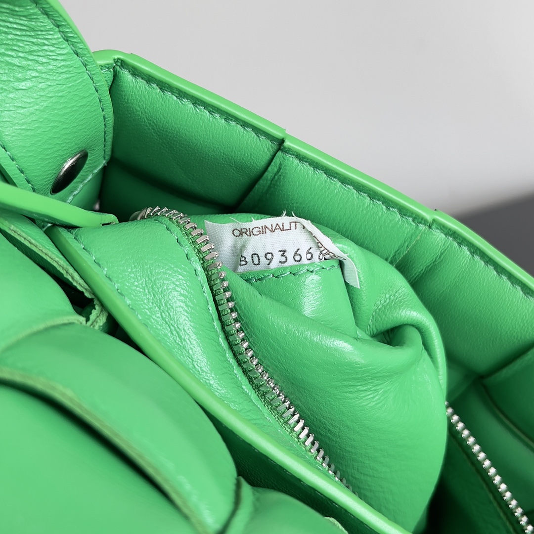 B0tt*ga Ven*ta Small Padded Cassette Green , For Women, Women’s Bags 7.5in/19cm